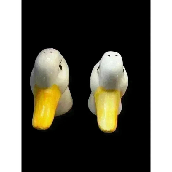 Vintage White Ceramic Cute, Quirky Duck Head Salt And Pepper Shakers - Picture 11 of 13